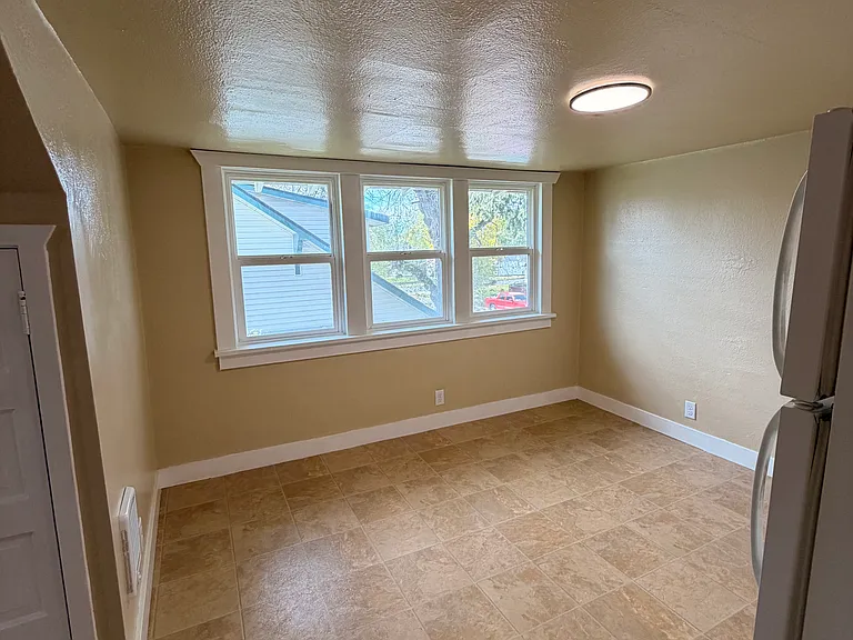 1218 E Queen Ave #2 — Photo 11