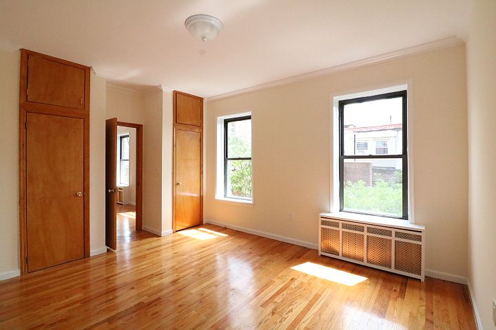 1st image of 22 W 77th St #65A