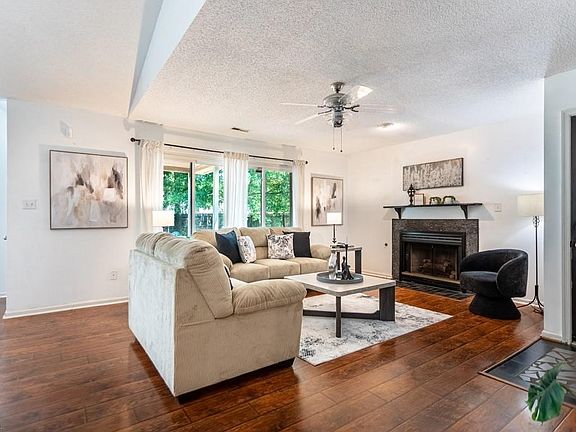 4th image of 1005 Plum Ct