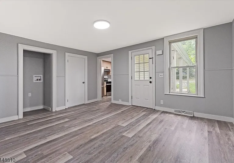 4 Maple St — Photo 2