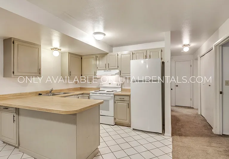 1760 N Willowbrook Dr #LEFT — Photo 3