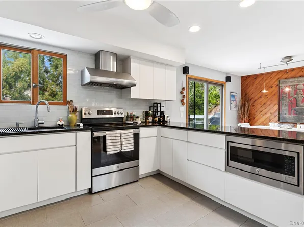 16 Argyle Lane, East Hampton, NY 11937