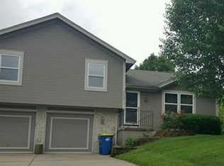 2425 Little Blue Ct, Liberty, MO 64068