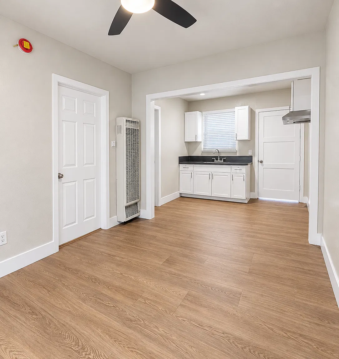 **1 Month Free 250 Amazon Gift Card** South la 1-Bedroom With Equipped Kitchen, Included Parking,... — Photo 2