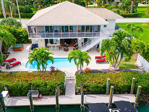 2nd image of 220 15th St