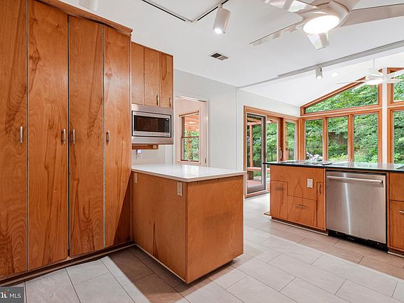 5th image of 2213 Apple Tree Ln