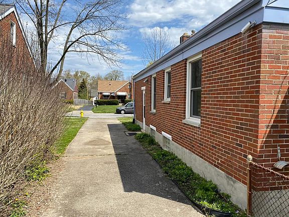 Concrete driveway holds 3 cars