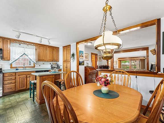 4th image of 187 Riverview St