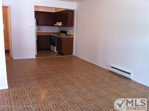 Grant E2 - LivingRm-DiningRm