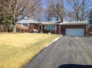 1960 Valley View Rd, Hermitage, PA 16148