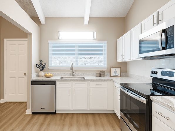 401 Rosery Rd NE APT 844