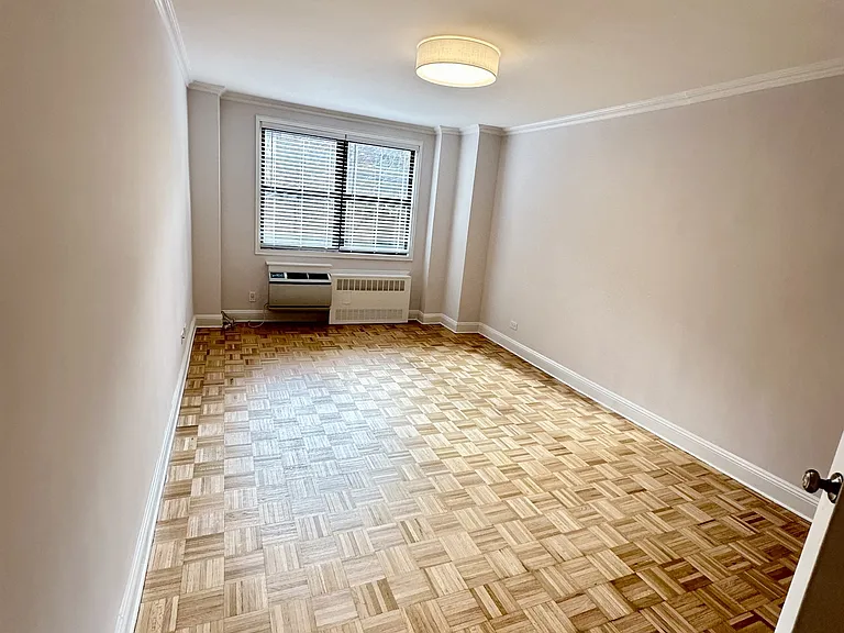442 W 57th St #4A — Photo 4