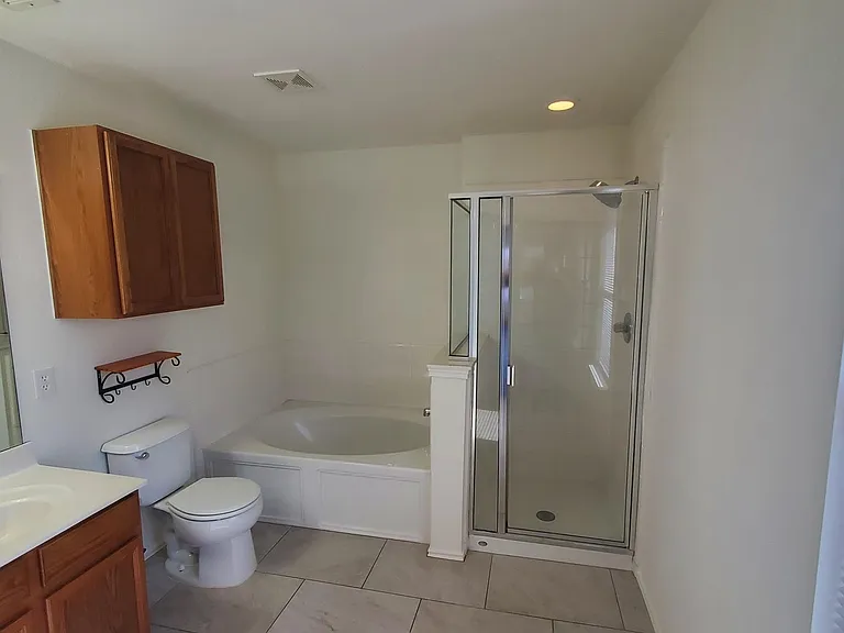 109 Southwestern Dr — Photo 10
