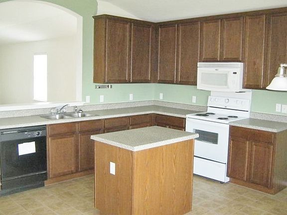 5th image of 110 Camellia Dr