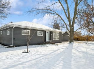 95 N 7th Ave, Hiawatha, IA 52233