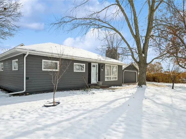 95 N 7th Ave, Hiawatha, IA 52233