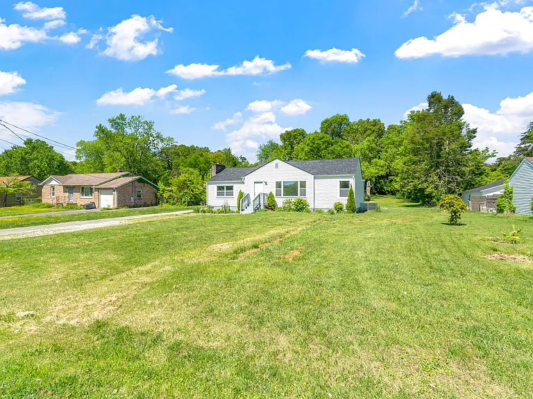 5700 Ridgefield Rd — Photo 5