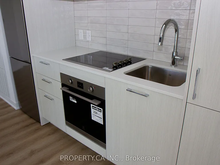 10 Oak St #1904 — Photo 4