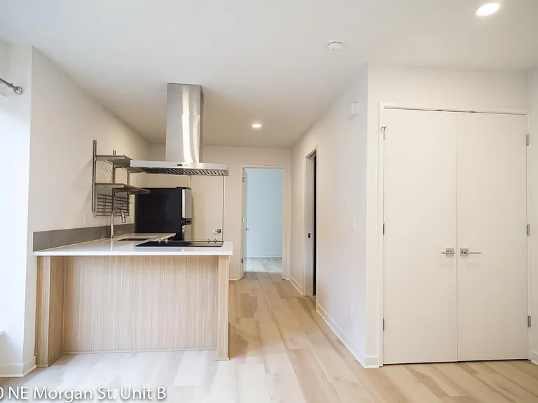 Open floor plan and lots of light!