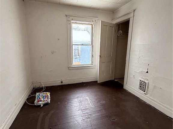 3rd image of 363 Flint St