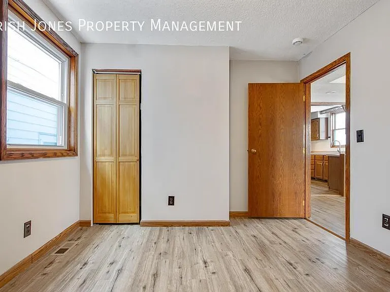 26 Bolton Pl #LOWER — Photo 17
