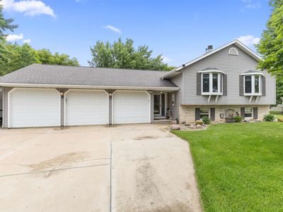 2570 Country Meadow Ct, Green Bay, WI, 54313