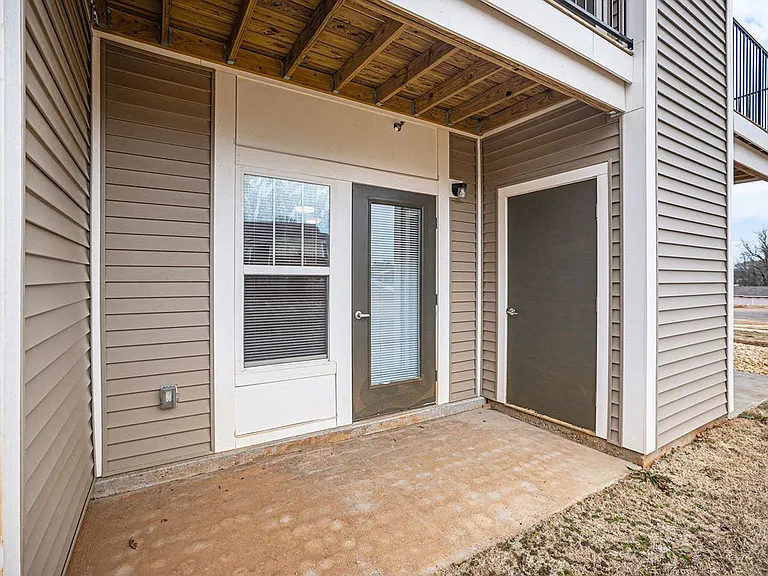 Signature Pointe Apartment Homes — Photo 7