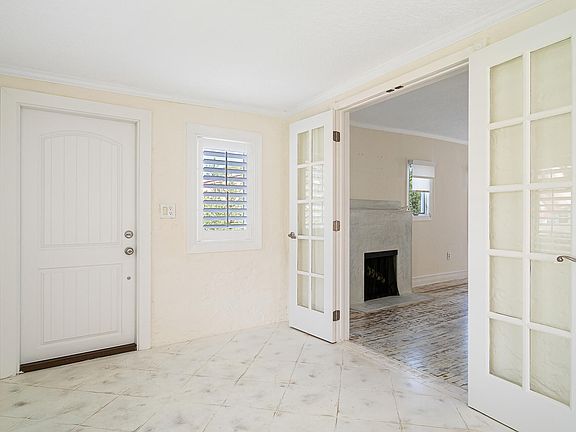 4th image of 813 Avon Road
