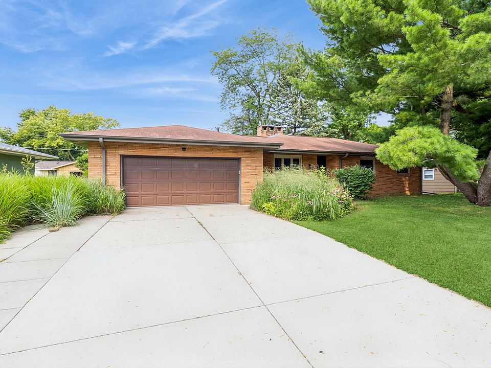 1st image of 1819 Bel Air Dr