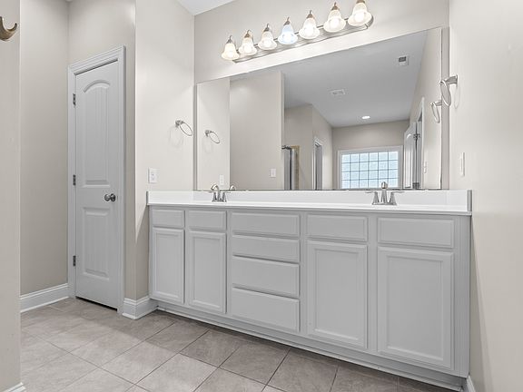 4th image of 606 Prospect Way