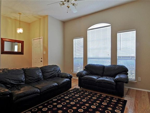 5th image of 601 Woodacre Dr