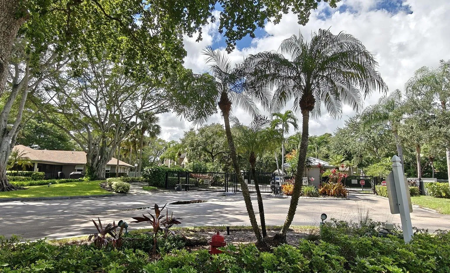 2 bed, 2.0 bath, 1357 sqft, $2,550 — Photo 4