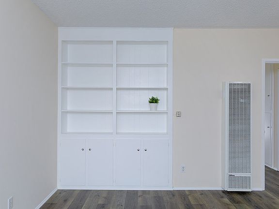 5th image of 215 E Live Oak St APT G
