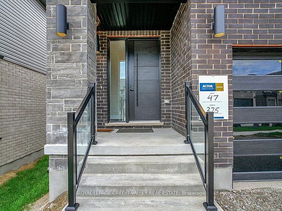3rd image of 375 Chokecherry Cres