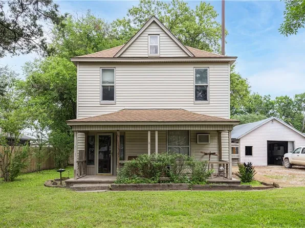 424 N 14th St, Fredonia, KS 66736
