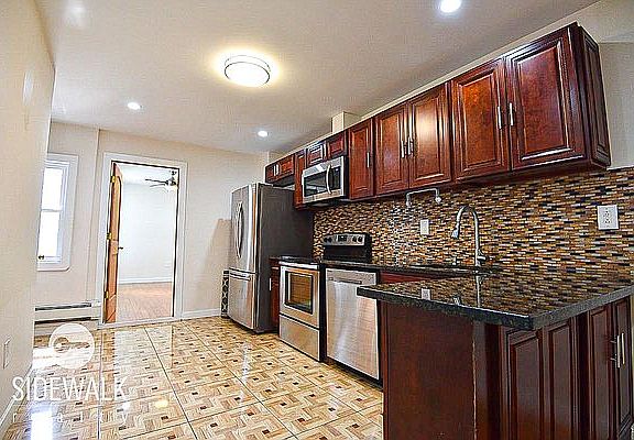 2nd image of 178A Green St #1