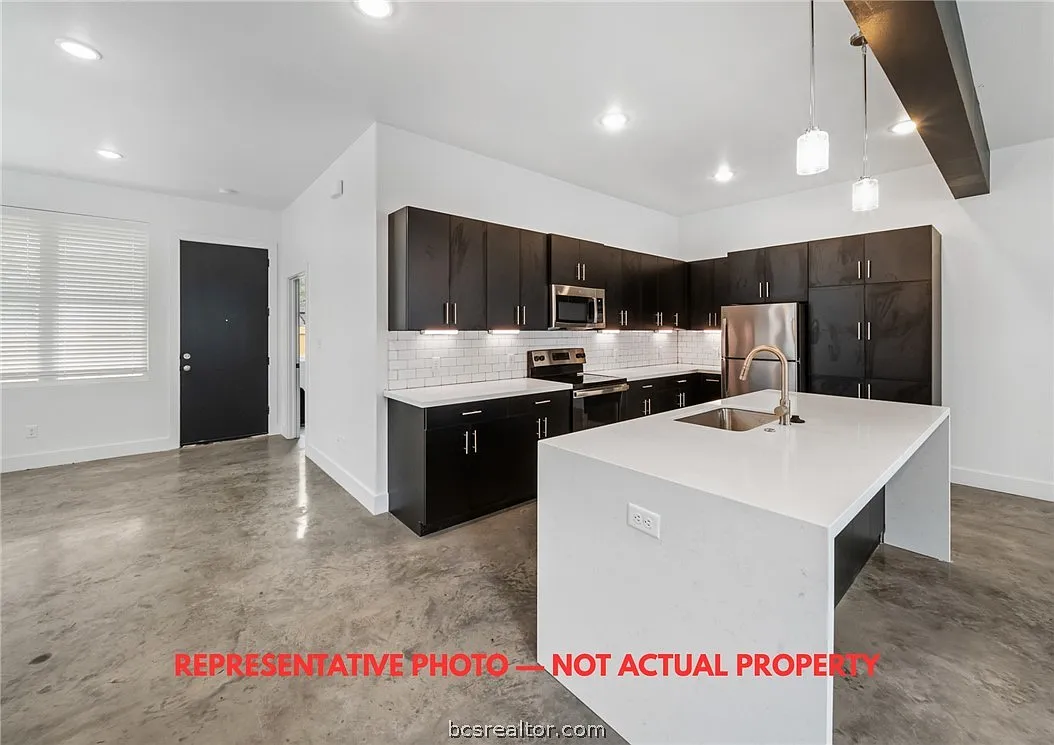 4 bed, 4.5 bath, 1914 sqft, $2,995 — Photo 4