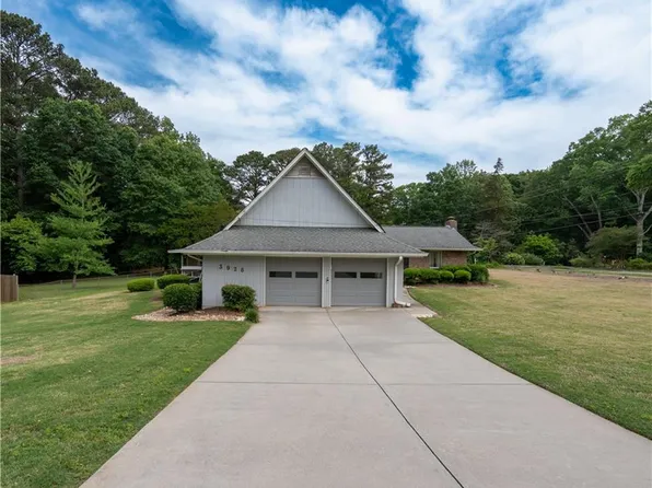 3926 Cardinal Dr, Tucker, GA 30084