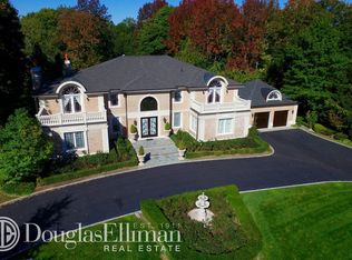 8 Pine Tree Ln, Old Westbury, NY 11568