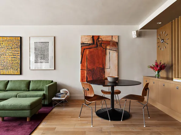 360 West 22nd Street 5M image 3 of 15
