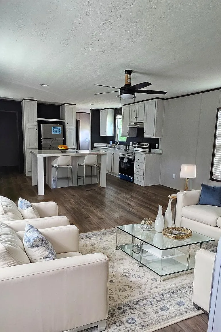 3 bed, 1088 sqft, $979 — Photo 2