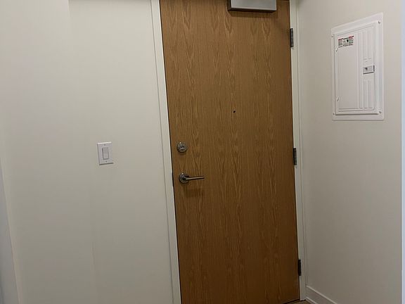 4th image of 2825 Jane St #809