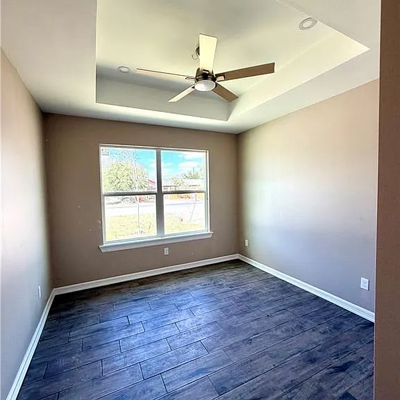 3409 Elmira Ave — Photo 8