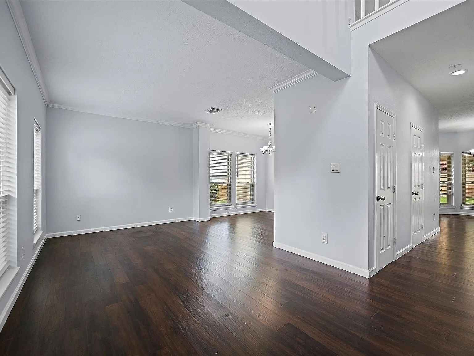 4 bed, 2.5 bath, 2528 sqft, $2,400 — Photo 4
