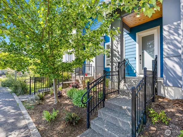 684 SW 100th Street, Seattle, WA 98106