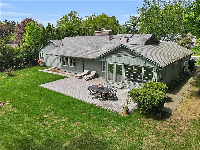 11 W Ridge Dr — Photo 44