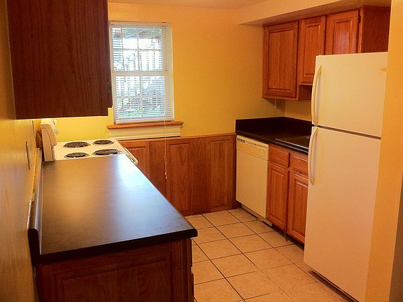 2nd image of 400 W Marshall St APT A