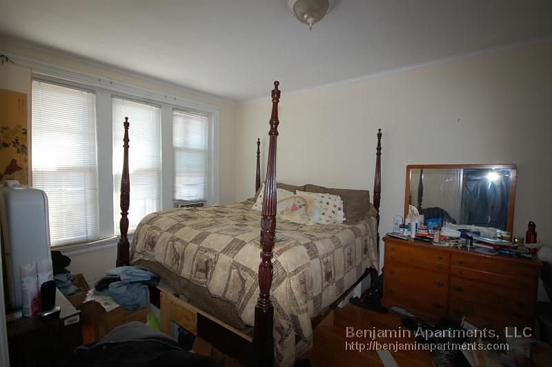 2nd image of 10-16 Glenville Ave