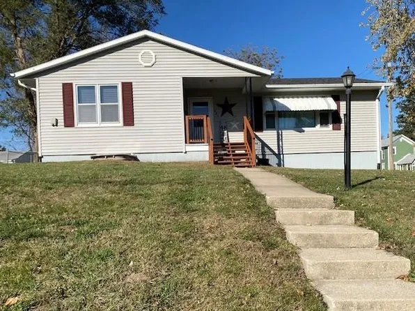 921 E 2nd St, Maryville, MO 64468