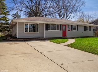 323 S Springinsguth Rd, Schaumburg, IL 60193